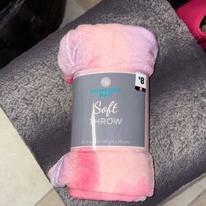 Comfort Bay Pink and White Soft Throw